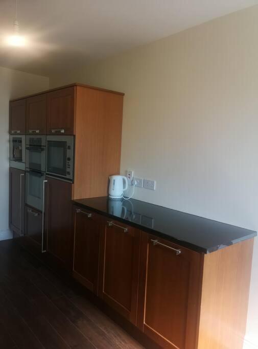 את'י Spacious And Warm 2 Bedroom Apartment Sleeps Up To 5 מראה חיצוני תמונה